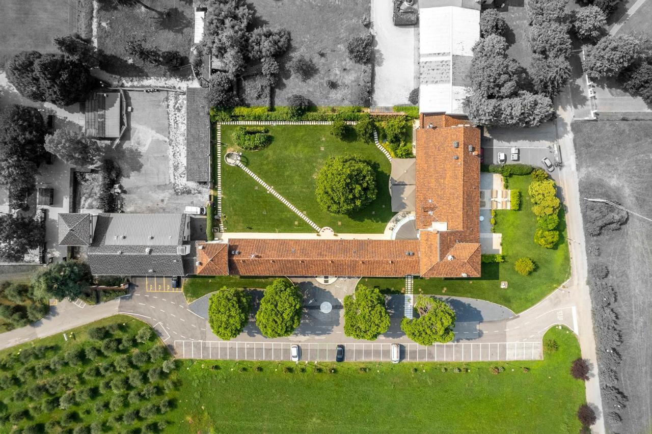 Hotel Villa I Pini Malo  Eksteriør billede