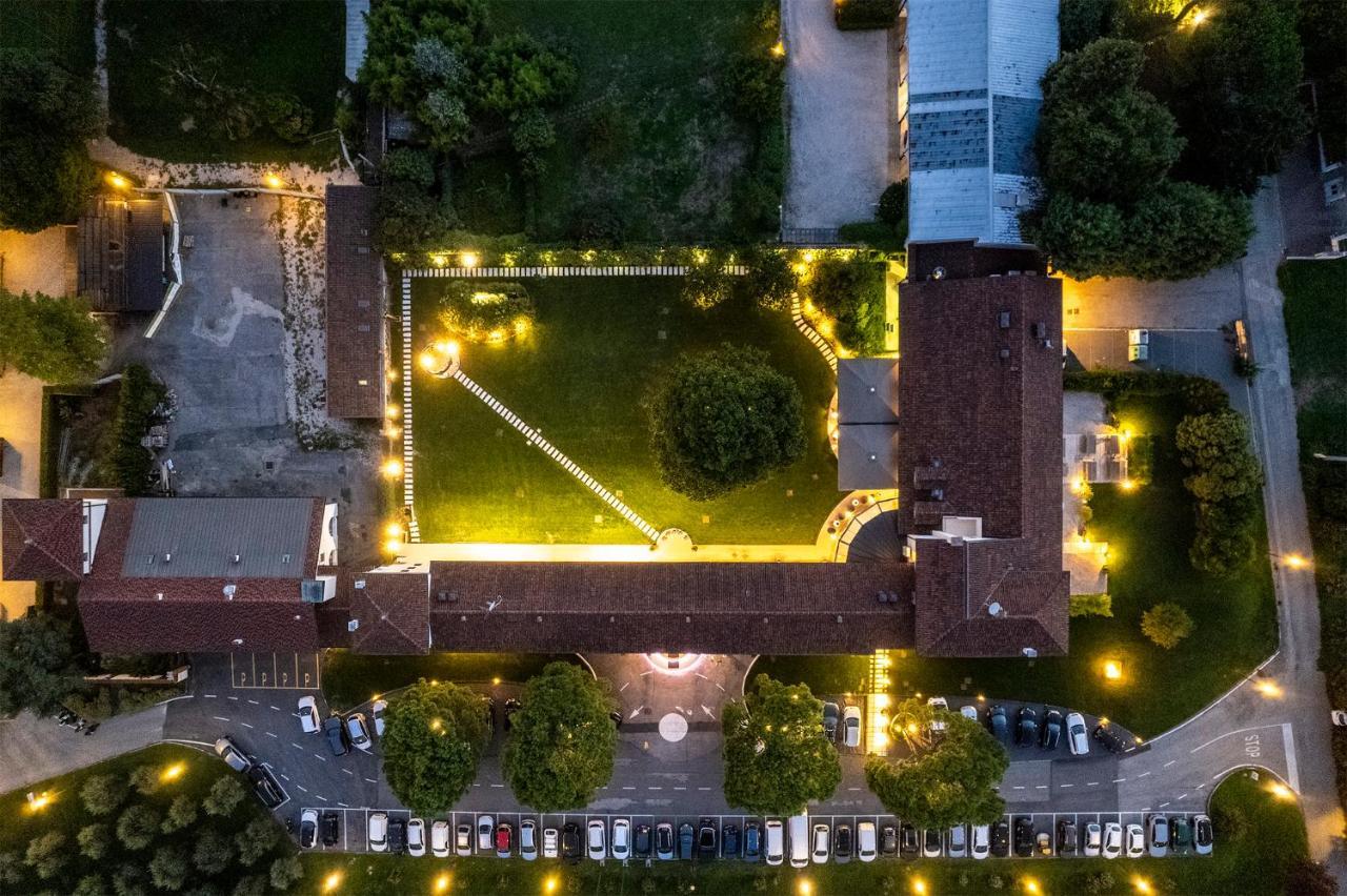 Hotel Villa I Pini Malo  Eksteriør billede